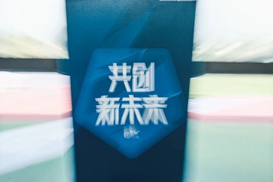 一座海滨小城，几家欢喜几家愁，单亲爸爸余光（王迅饰）为了让女儿过上好日子，相信了一位投资人，然而把车抵给投资人后却发现被骗；开修车行的兄弟准备关店大吉，突然天降大单，交货时，老板的一脚油门却让一切烟消云散；一对多年无子的夫妇巧遇大师，妻子以为多年夙愿终将成，然而命运似乎又和他们开了玩笑……一个台风天里，三组人马相遇，阴差阳错地踏上了夺命之旅，在悬崖边缘，博弈生机